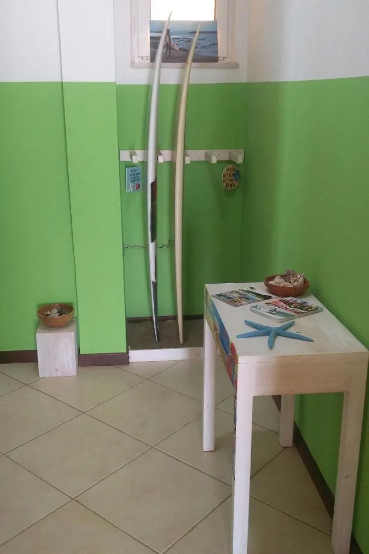 Δωμάτια σε οικογενειακή κατοικία Sal Surf Camp & Suites Santa Maria