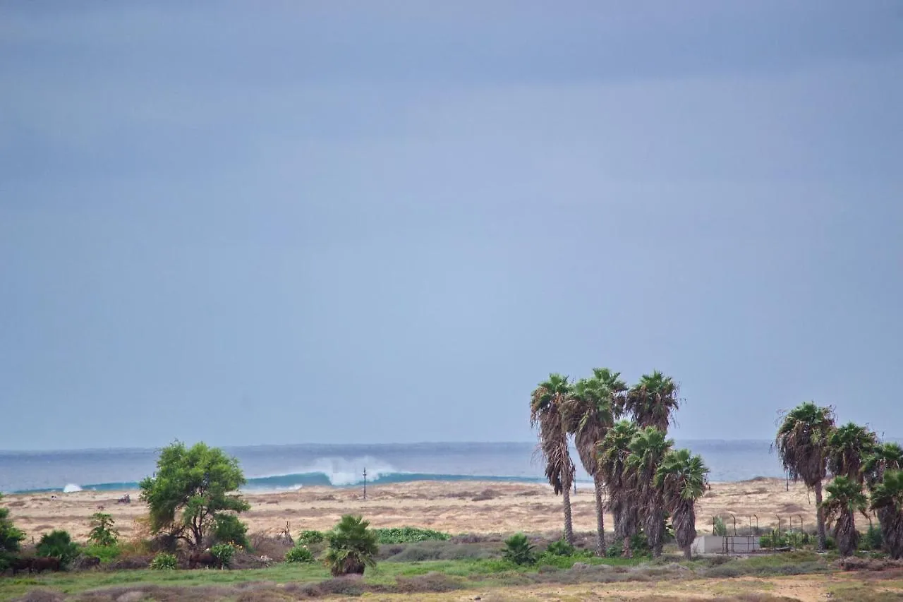 Δωμάτια σε οικογενειακή κατοικία Sal Surf Camp & Suites Santa Maria